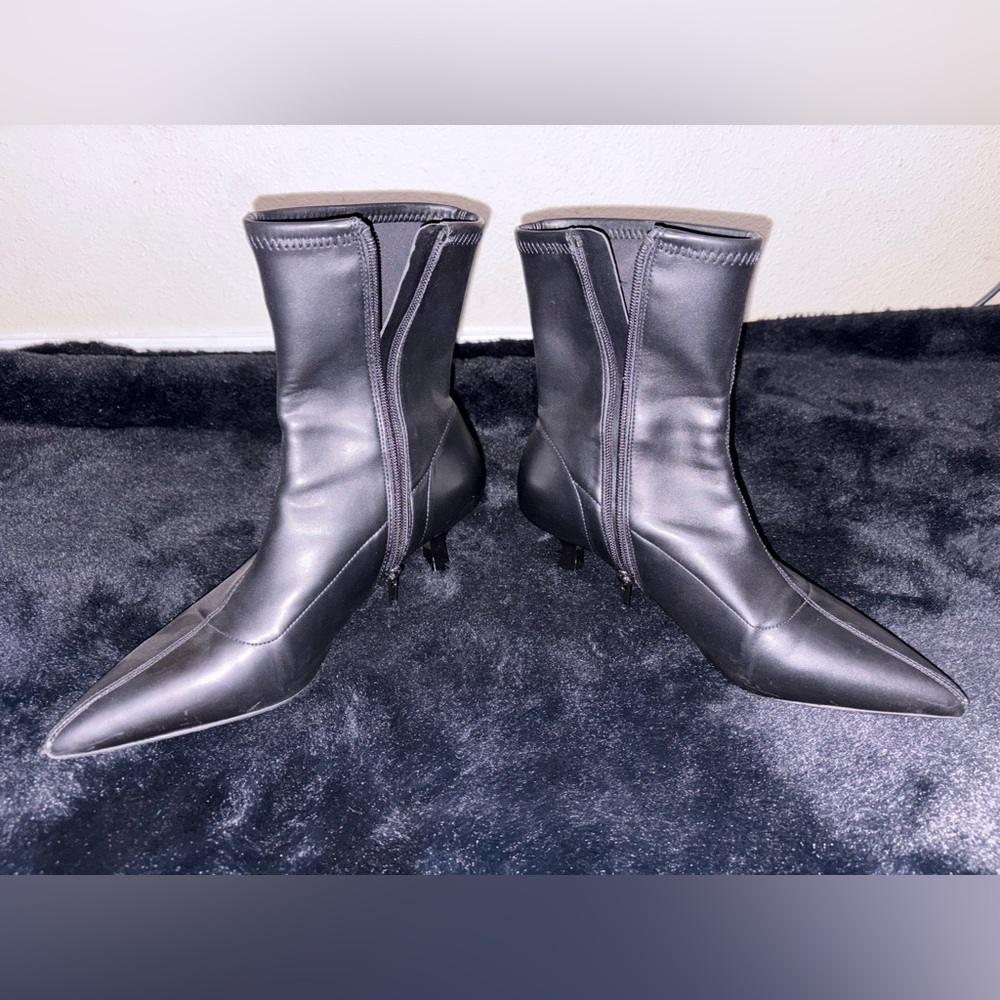 Elegant Black Women's Boots - Picture 3 of 4